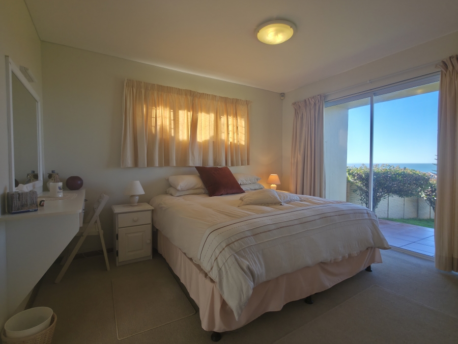 7 Bedroom Property for Sale in Wavecrest Eastern Cape